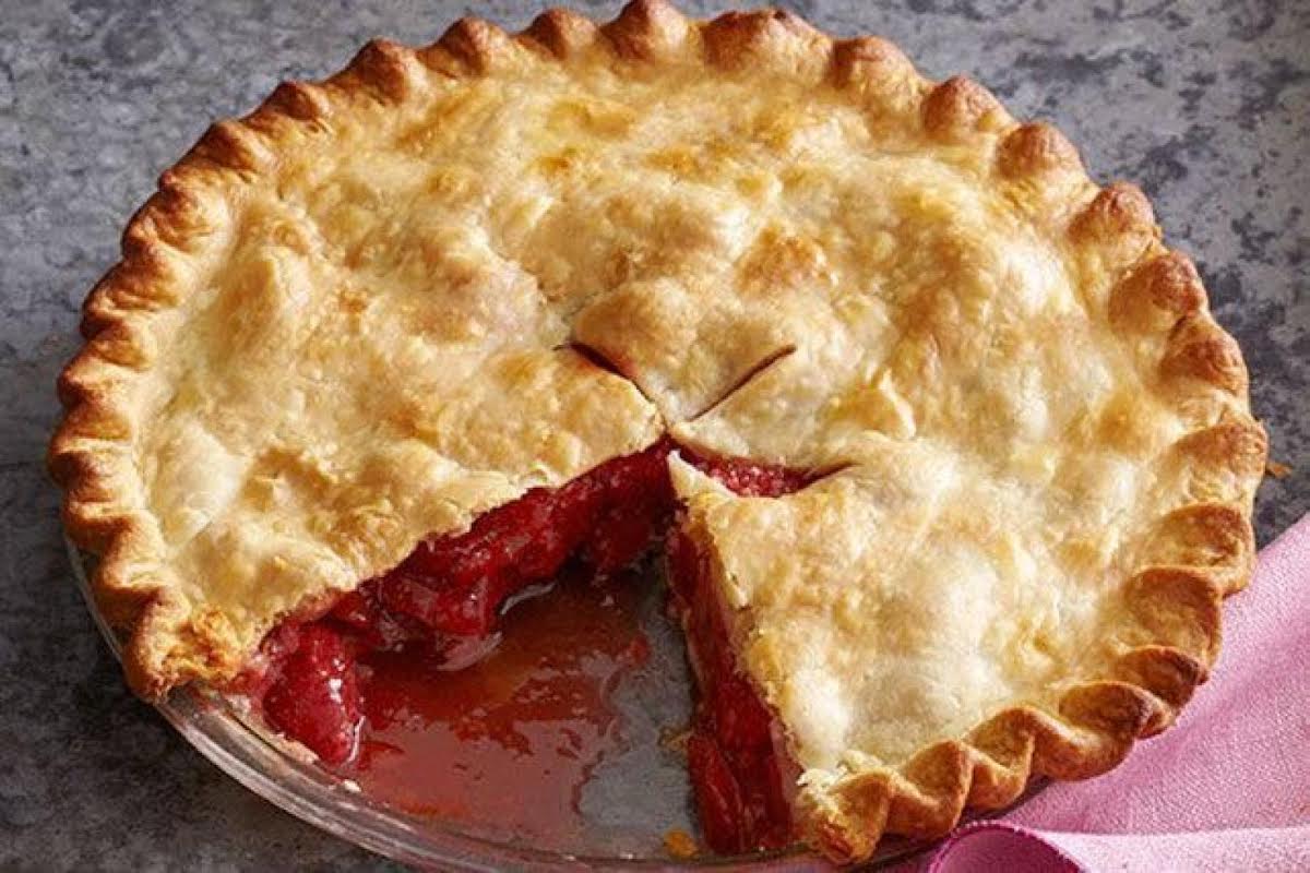 Strawberry rhubarb pie Recipe (with CBD)